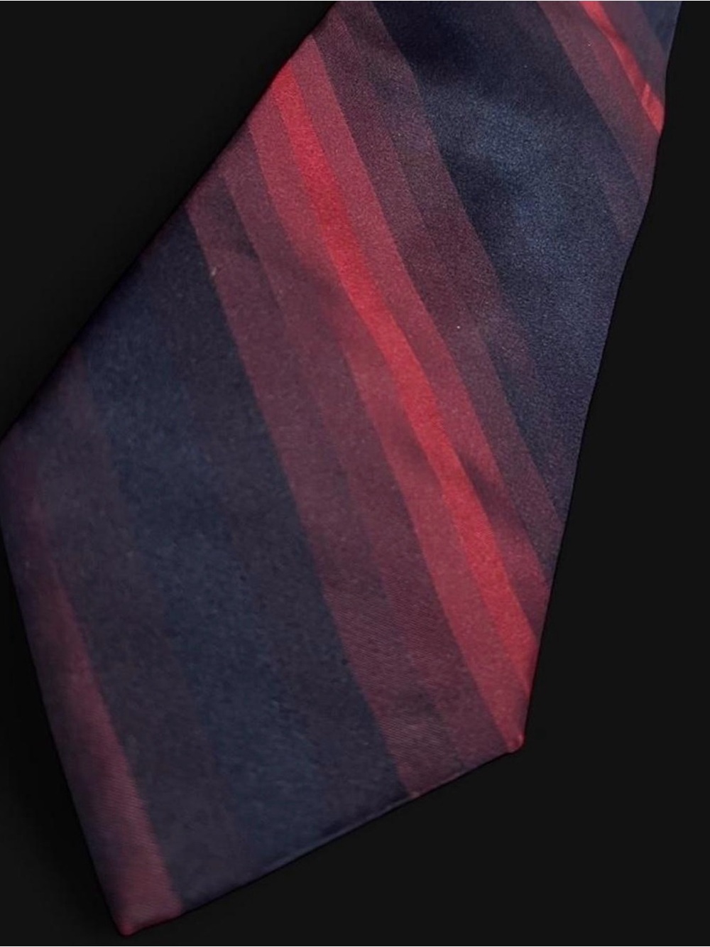 Vintage 90s Gucci Tom Ford Silk Tie - Burgundy & Navy Ombre Stripe